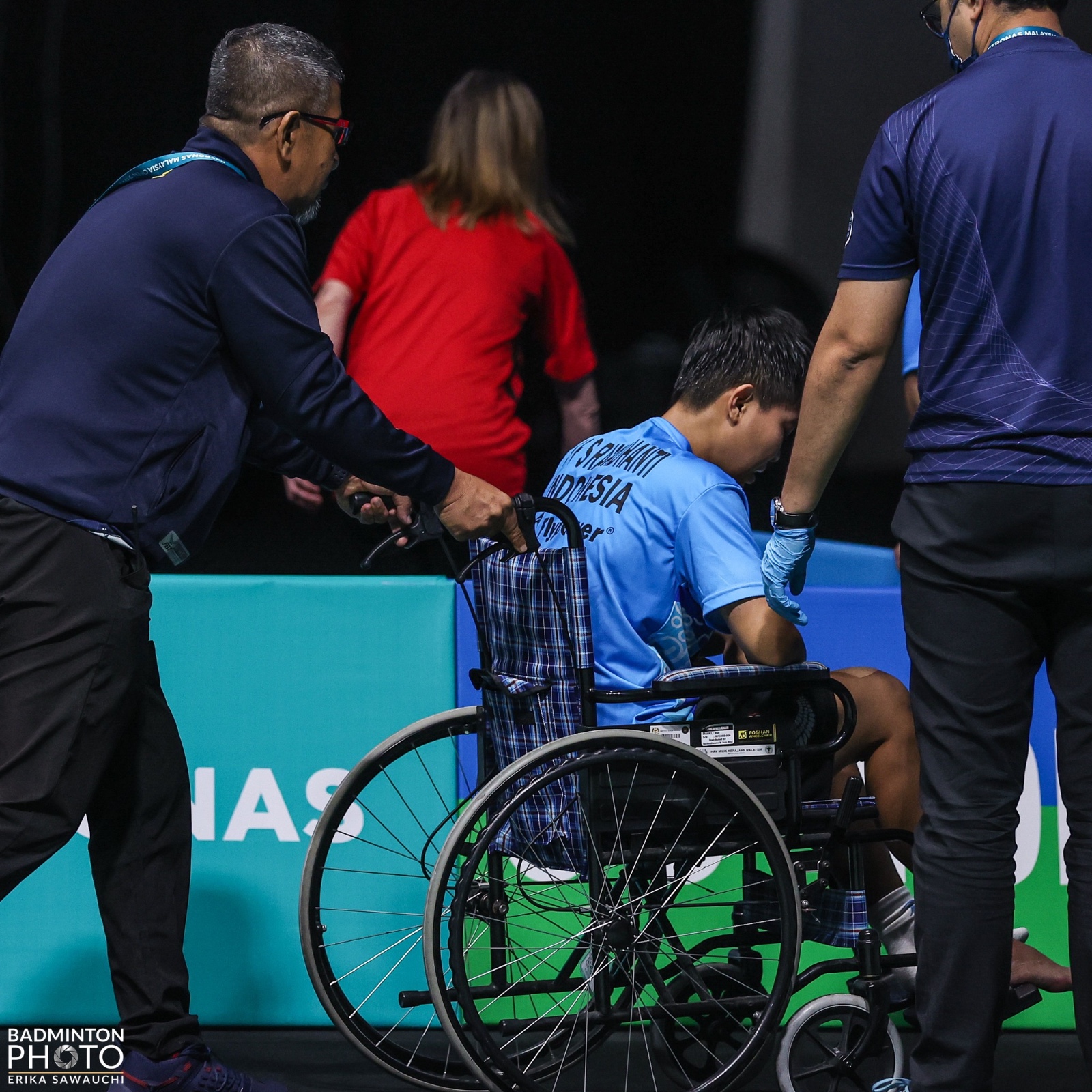 S赛明星选手受伤退赛,引发热议的简单介绍 S赛明星选手受伤退赛,引发热议的简单介绍