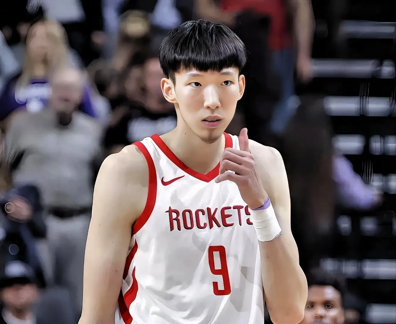 猛龙横扫湖人，周琦关键制胜