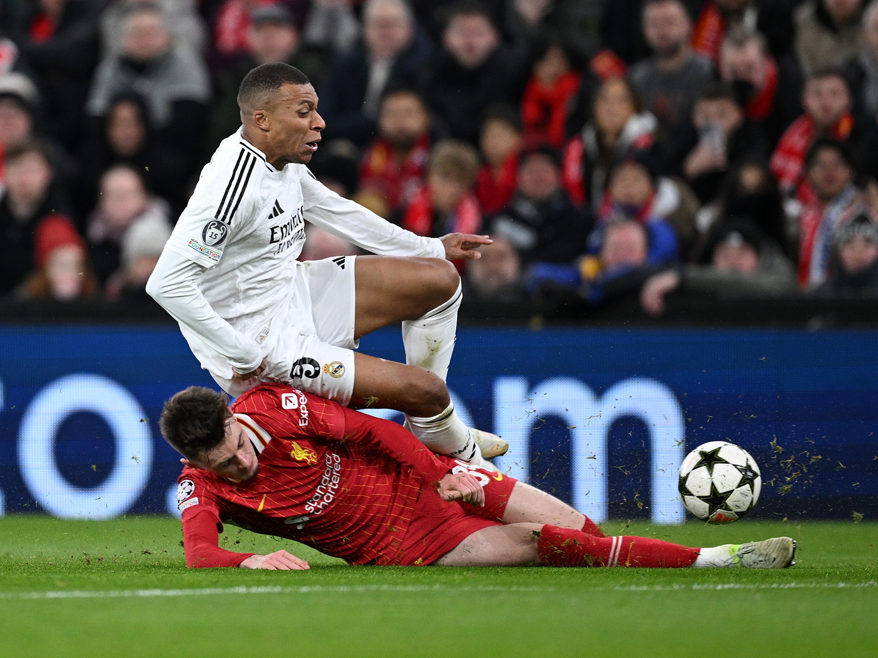 皇马鏖战塞维利亚,阿圭罗关键制胜 皇马鏖战塞维利亚,阿圭罗关键制胜