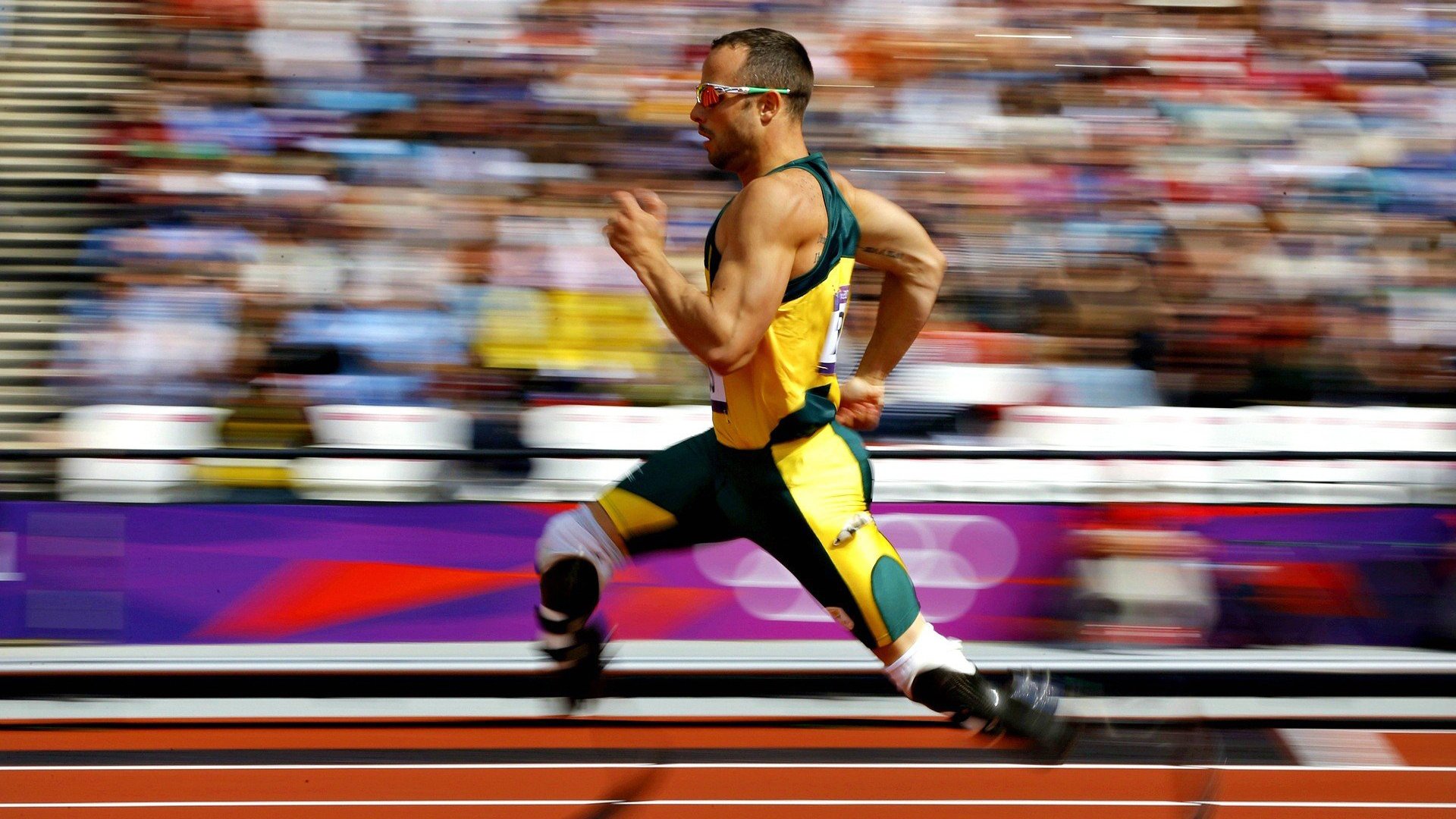 冠军之夜，双线制胜，当F1战场的硝烟化作班凯罗脚下的防守密码