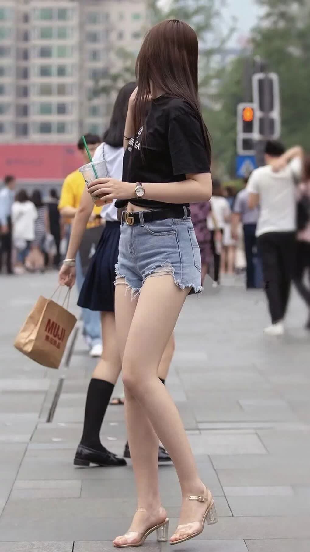这是一篇为您定制的深度文章，围绕唯一性视角展开，不流于表面的赛事播报，而是试图通过战术解构与人物侧写，去捕捉这场比赛中独一无二的控制美学